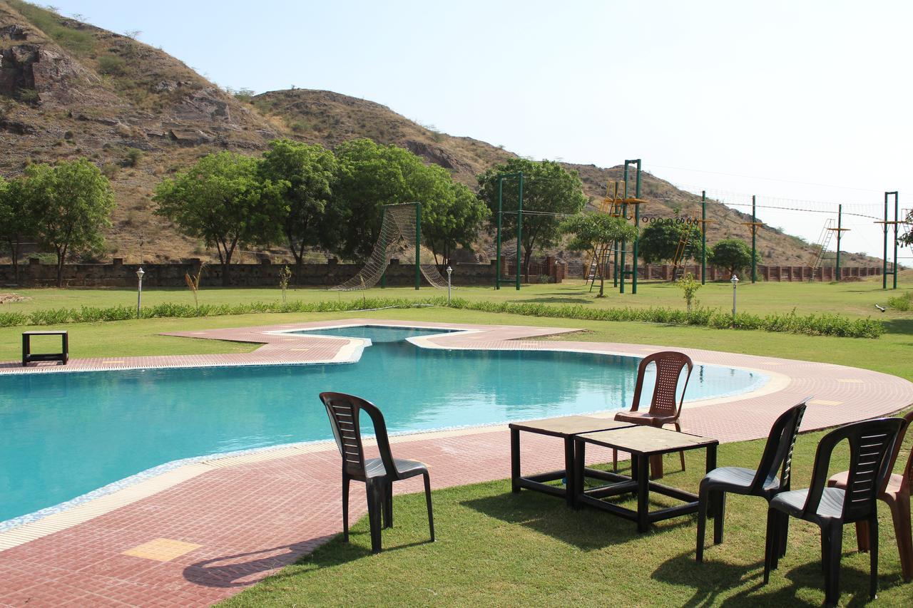 Raj Mahal Resort & Spa Neemrana Exteriör bild